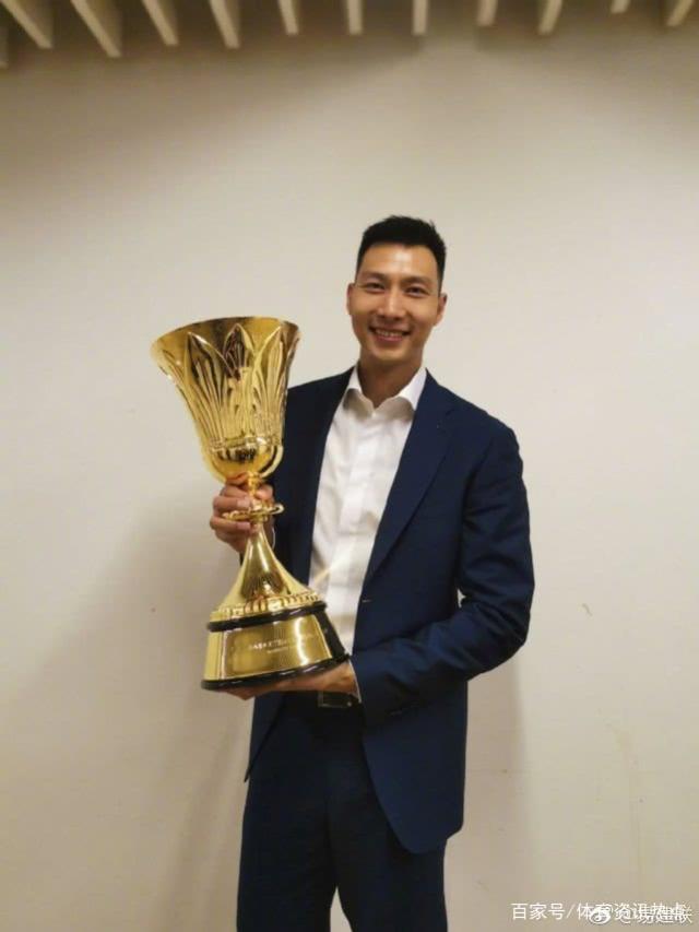 国际比赛日社区盾传出新动向；深圳男篮迎来里程碑；管理层表态——悬念犹存；心理建设被强调的简单介绍