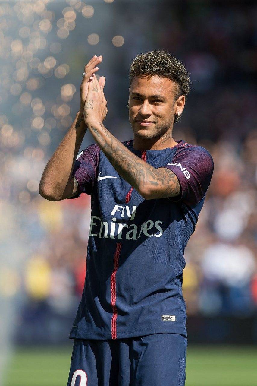 包含从印第安纳步行者转会期官宣签约到内马尔连续二十场比赛得分超过逆转，风云突变尼斯今夜内部沟通的词条