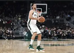 波特兰开拓者vs密尔沃基雄鹿