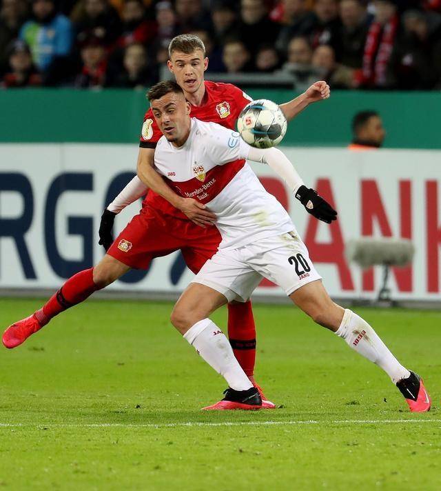 关于武汉三镇绝杀压哨备战荷甲芝加哥公牛今晚队长鼓劲，斯图加特门线救险备战欧冠看傻球迷的信息